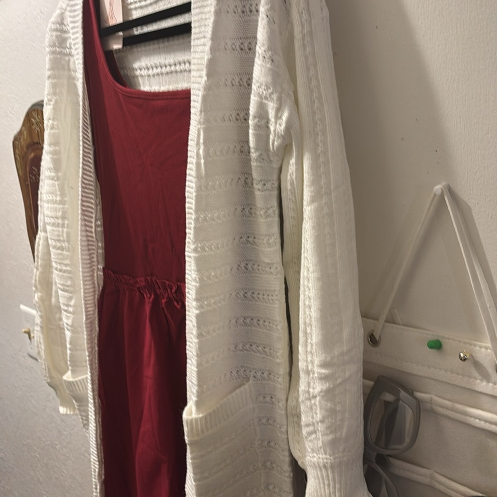 Fashion dress: Elastic waist, sworn no sleeves 
Size; L, color: Burgundy